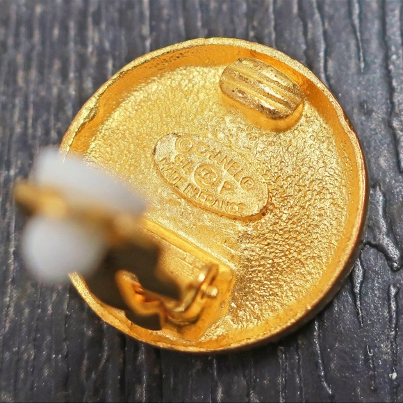 AUTH Chanel RARE Vintage Earrings Brushed Gold - Picture 4 of 4